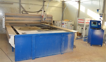  Masina de taiat tabla CNC cu jet de apa